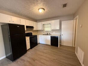 132 Deer Creek Dr in Athens, GA - Building Photo - Building Photo