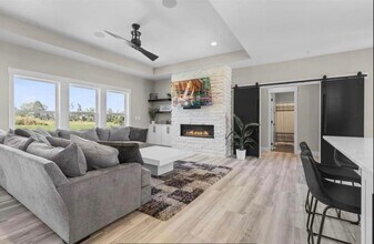 3068 Dell Ridge Ln in Hiawatha, IA - Building Photo - Building Photo