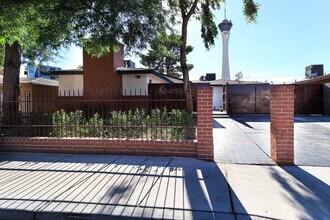 2100 Santa Ynez Dr in Las Vegas, NV - Building Photo - Building Photo