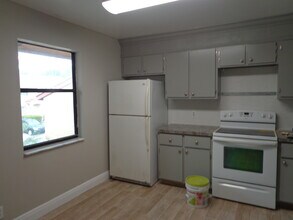 2306 Lakeview Dr W in Royal Palm Beach, FL - Building Photo - Building Photo
