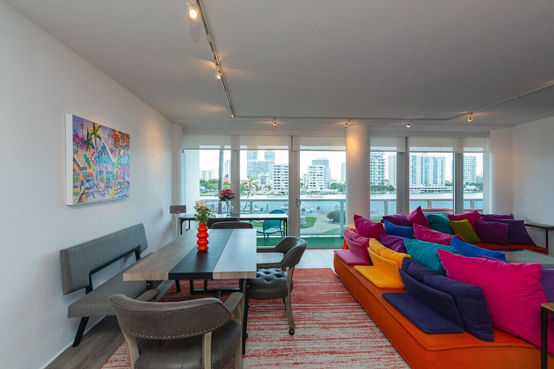 900 Bay Dr, Unit 224 in Miami, FL - Building Photo