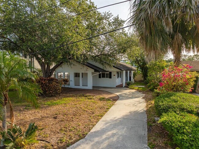 593 Marmora Ave in Tampa, FL - Building Photo - Building Photo