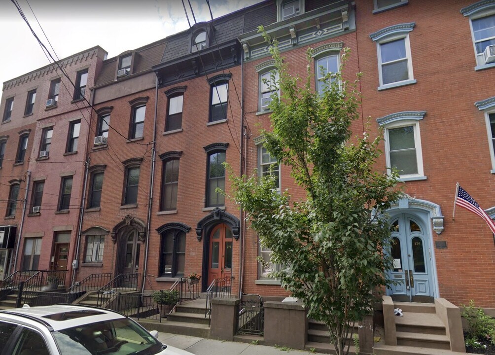 271 8th St, Unit 1 in Jersey City, NJ - Building Photo