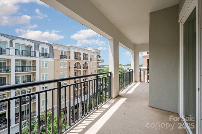 4625 Piedmont Row Dr, Unit 611 in Charlotte, NC - Foto de edificio - Building Photo