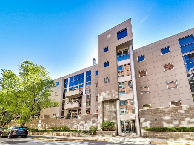 property at 939 W Huron St