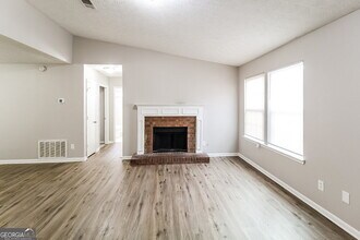 2357 Deep Shoals Cir in Decatur, GA - Building Photo - Building Photo