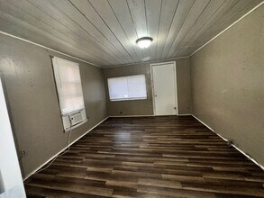 201 N 8th St in Nolanville, TX - Building Photo - Building Photo