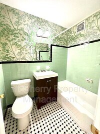 910 E Sharpnack St photo'