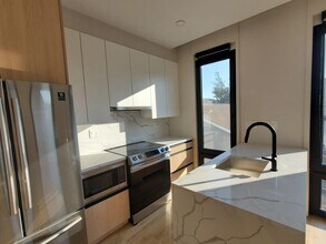 141 N St, Unit 1 in Boston, MA - Foto de edificio - Building Photo