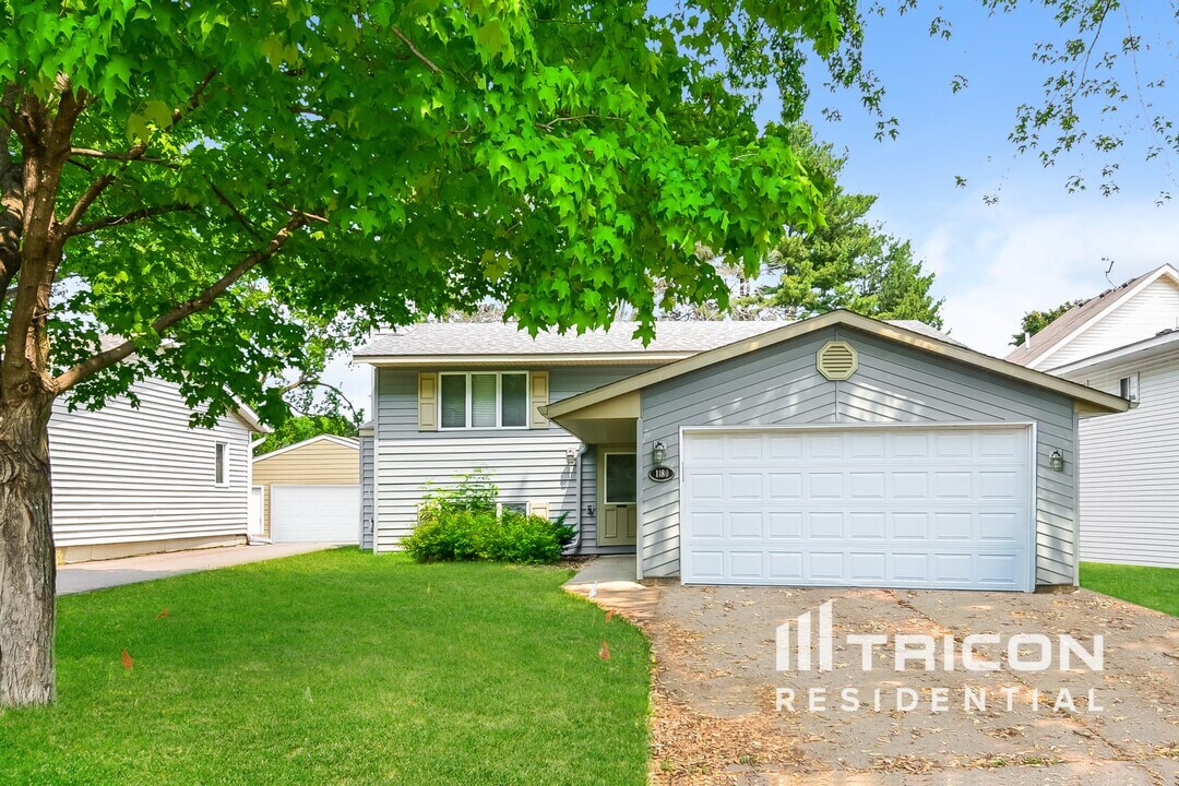 1180 4th St W in Hastings, MN - Building Photo