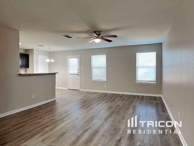 3807 Southton Vw in San Antonio, TX - Building Photo - Building Photo