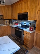 25 Wellington Ave E in Oshawa, ON - Building Photo - Building Photo