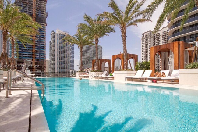 801 S Miami Ave, Unit 5410 in Miami, FL - Building Photo - Building Photo