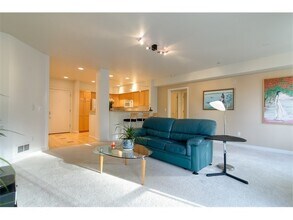 925 110th Ave NE in Bellevue, WA - Building Photo - Building Photo