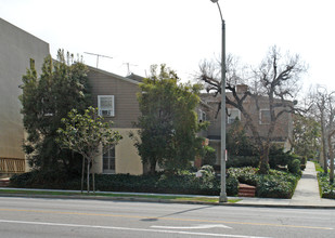 9528 W Olympic Blvd in Beverly Hills, CA - Building Photo - Building Photo