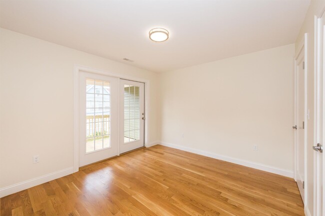 215 Arlington St, Unit 1 in Medford, MA - Foto de edificio - Building Photo