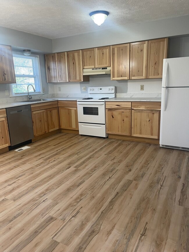 16 Hughes Ave in Winchester, KY - Foto de edificio - Building Photo