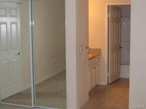 5515 Canoga Ave in Los Angeles, CA - Building Photo - Building Photo