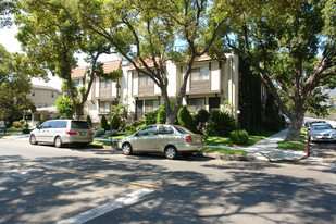 403 Pioneer Dr in Glendale, CA - Building Photo