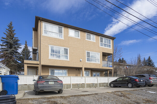 55 Collingwood Pl NW in Calgary, AB - Building Photo - Building Photo