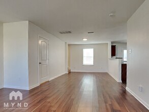 6110 Coral Cv Rd in Baytown, TX - Foto de edificio - Building Photo