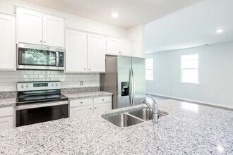 192 Coby Ln in Richmond Hill, GA - Building Photo - Building Photo