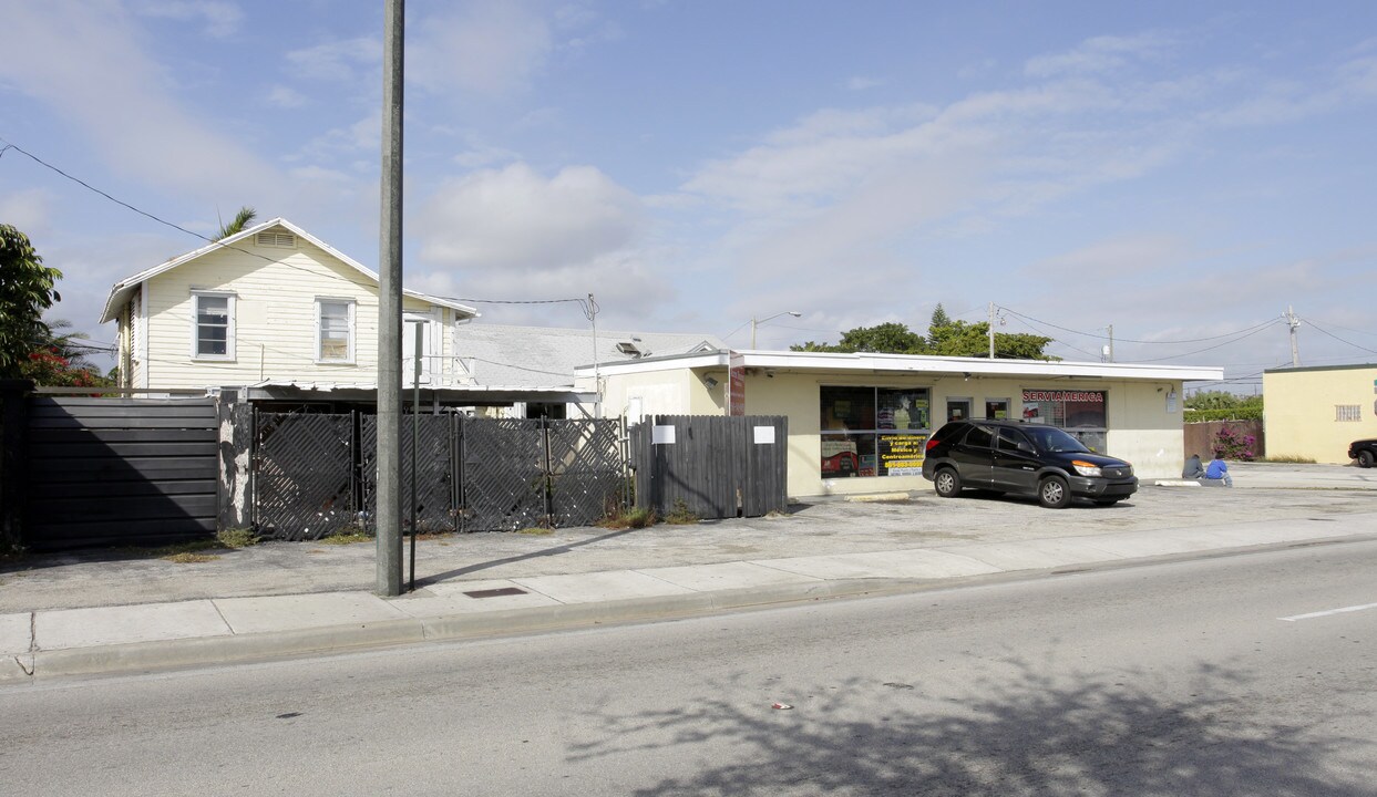 600 43rd St in West Palm Beach, FL - Foto de edificio