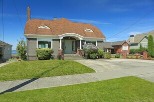 1112 Grand Ave, Unit A in Everett, WA - Building Photo