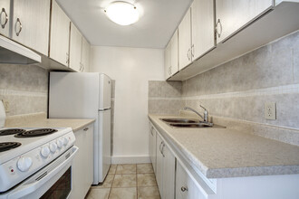 30 Mountain Ave N in Hamilton, ON - Building Photo - Building Photo