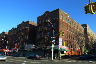 39-51 E 170th St in Bronx, NY - Foto de edificio - Building Photo