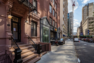 26 Vandam St in New York, NY - Building Photo - Building Photo