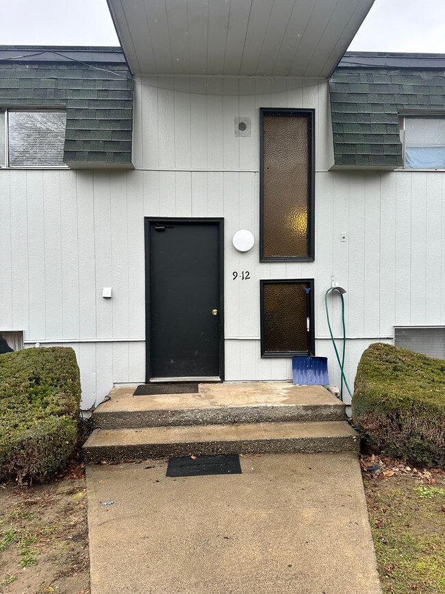 property at 933 N Baker Ave