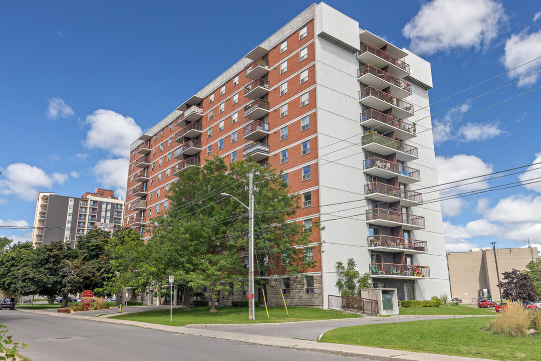 Victoria in Kingston, ON - Building Photo