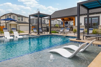 Villas at Creekside in New Braunfels, TX - Foto de edificio - Building Photo