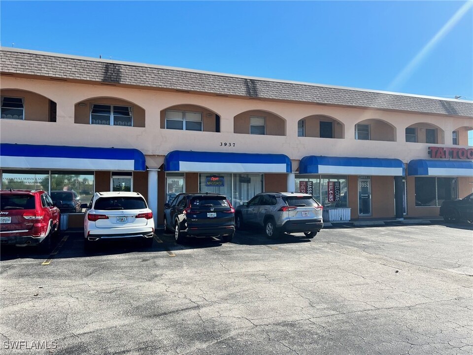 3937 Broadway in Ft. Myers, FL - Building Photo