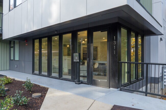 MARQ - The Woods on Marquam Hill in Portland, OR - Building Photo - Building Photo