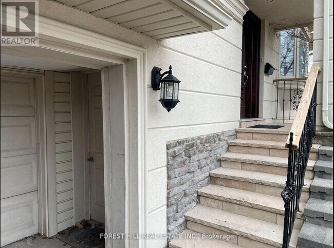 144 Newton Dr in Toronto, ON - Building Photo - Building Photo