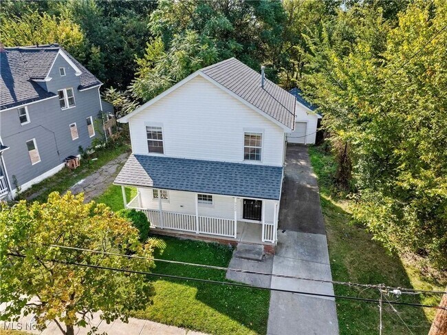 9622 Aetna Rd in Cleveland, OH - Building Photo - Building Photo