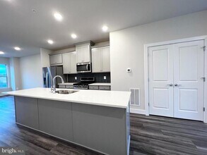 21 Morrison Dr in Gaithersburg, MD - Building Photo - Building Photo