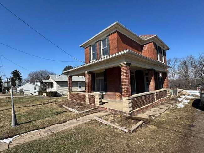 property at 1535 Sharon Ave
