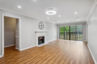 23214 Plantation Dr NE in Atlanta, GA - Building Photo - Building Photo