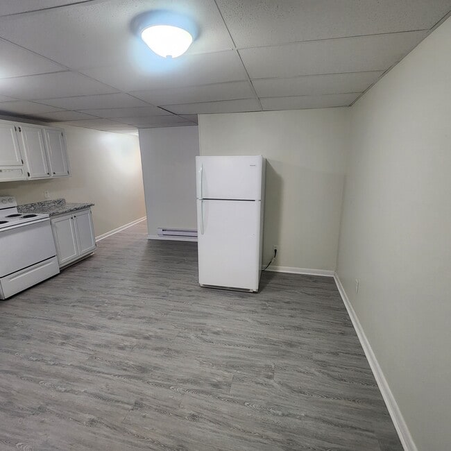 126 Rush Dr, Unit Apartment 4 in Claysburg, PA - Foto de edificio - Building Photo