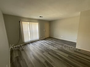 201 W Wesley Dr in O'Fallon, IL - Building Photo - Building Photo