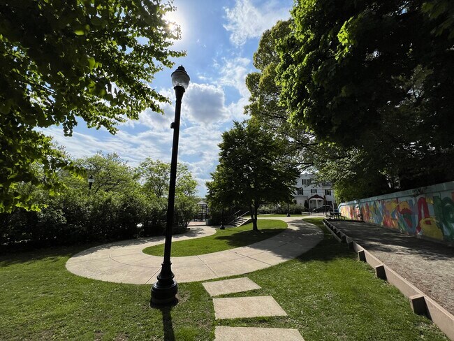 51 Ibbetson St, Unit 3 in Somerville, MA - Foto de edificio - Building Photo