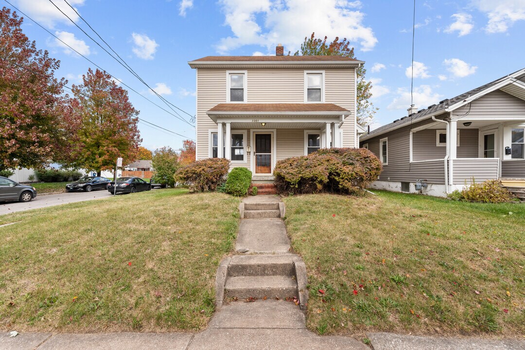 1001 Woodsdale Ave in Toledo, OH - Building Photo