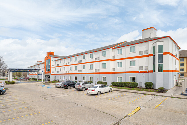 Siegel Select New Orleans in New Orleans, LA - Building Photo - Building Photo