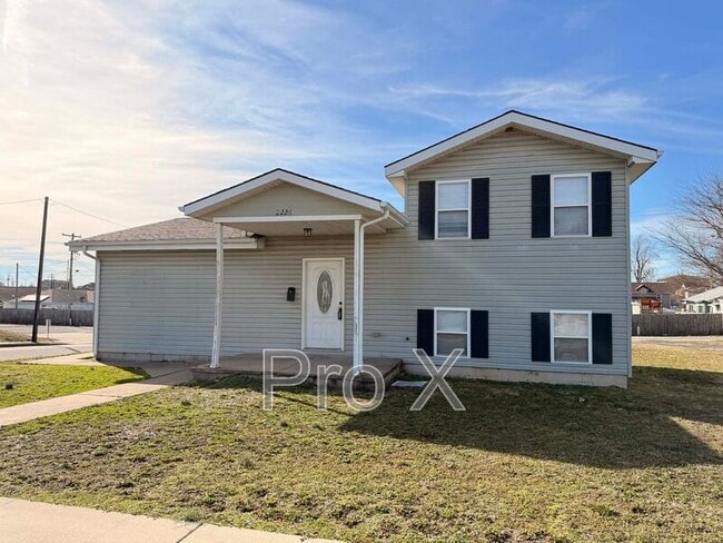 property at 2226 S Moffet Ave