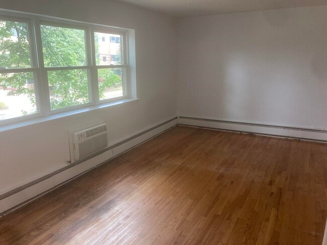 513 Grand Ave-Unit -A in Englewood, NJ - Building Photo - Building Photo