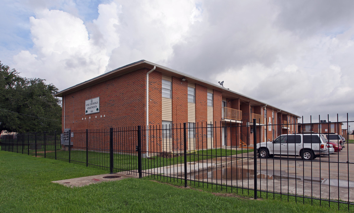 King Friedrich Apartments in Gretna, LA - Foto de edificio