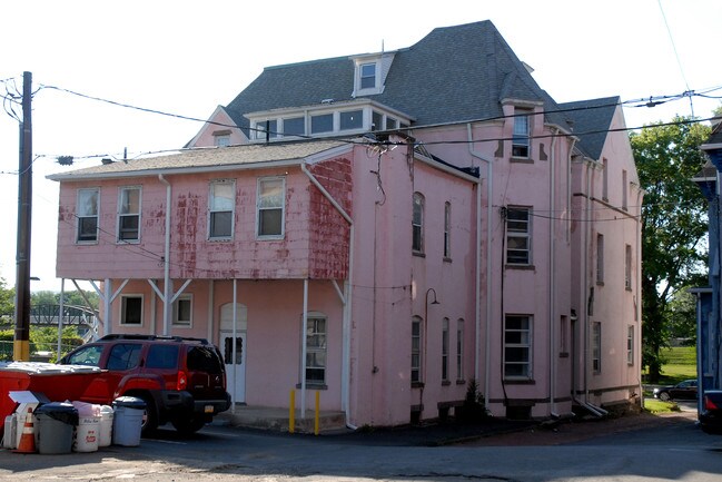 North River Street Apartments in Wilkes-Barre, PA - Foto de edificio - Building Photo